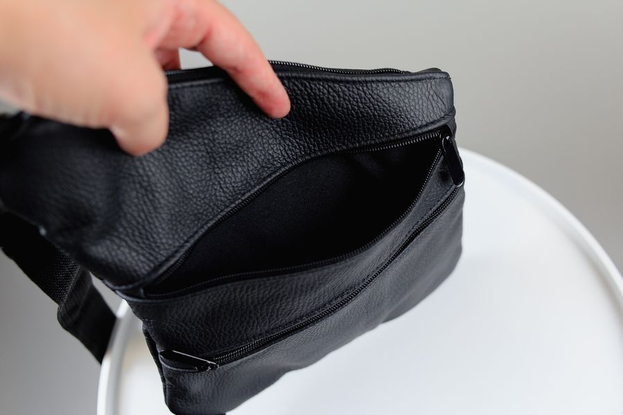 Сумка чоловіча нагрудна шкіряна чорна SL026-2 фото